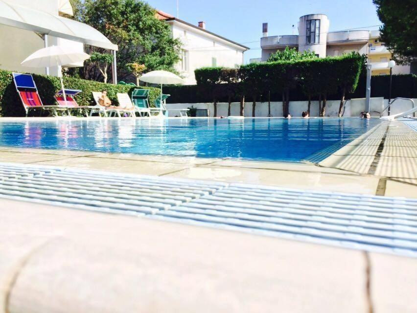 Hotel Boston Alba Adriatica Exterior photo
