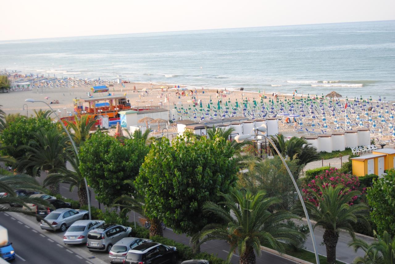 Hotel Boston Alba Adriatica Exterior photo