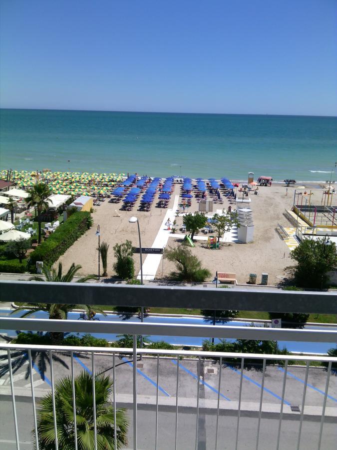 Hotel Boston Alba Adriatica Exterior photo