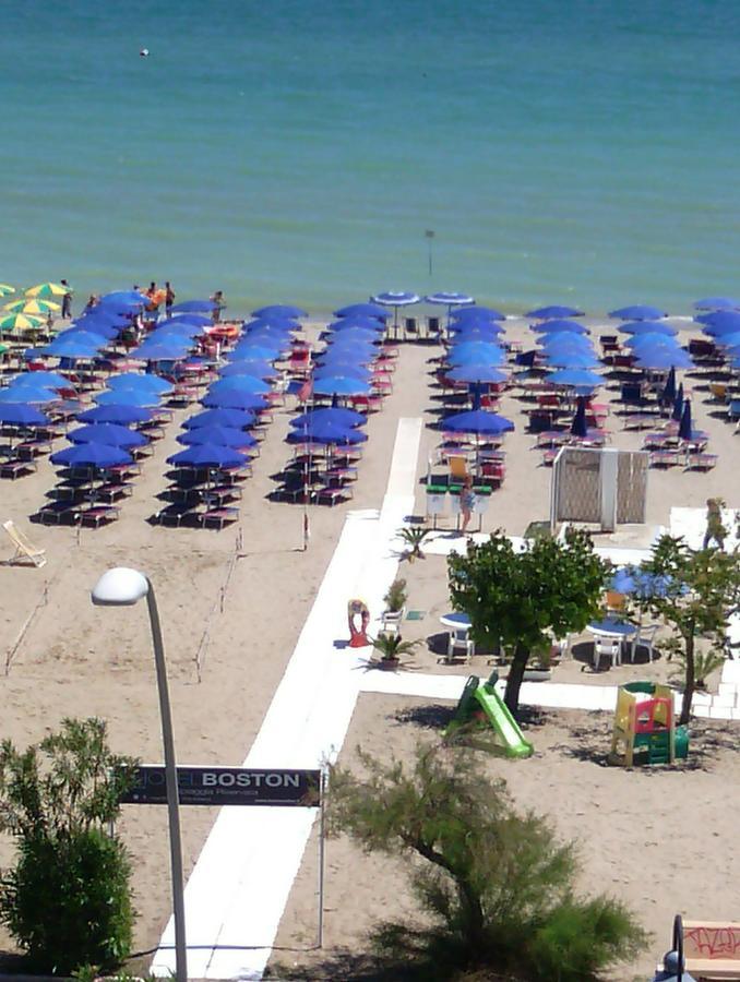 Hotel Boston Alba Adriatica Exterior photo