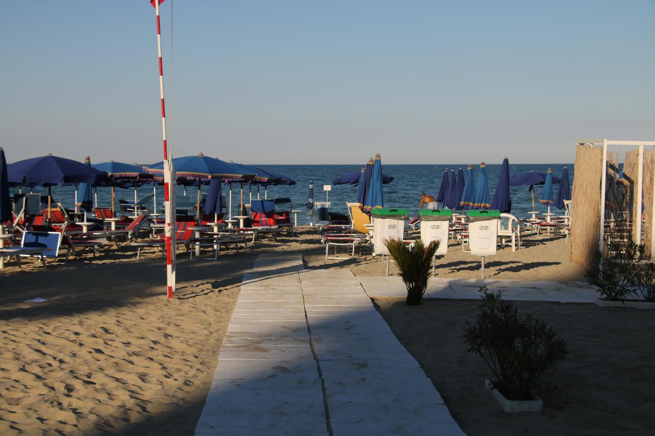 Hotel Boston Alba Adriatica Exterior photo