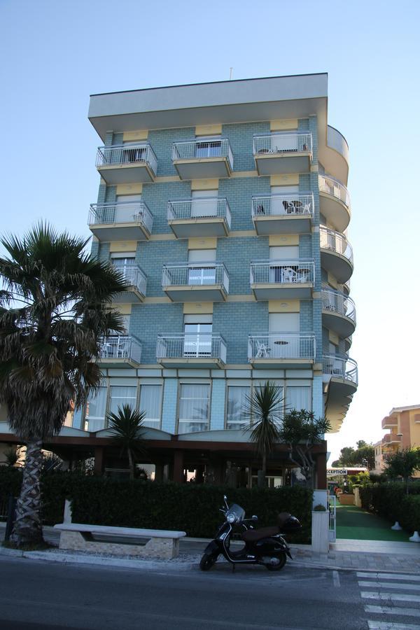 Hotel Boston Alba Adriatica Exterior photo