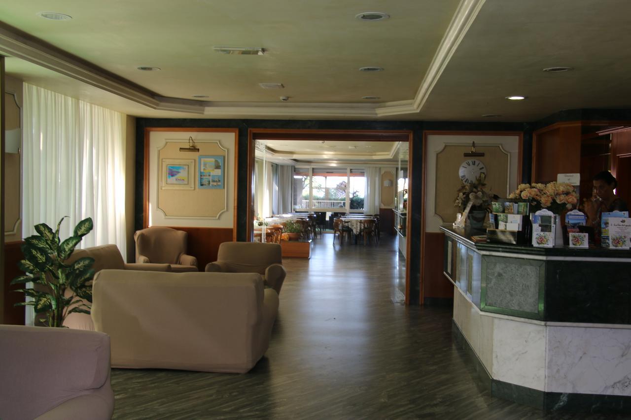 Hotel Boston Alba Adriatica Exterior photo
