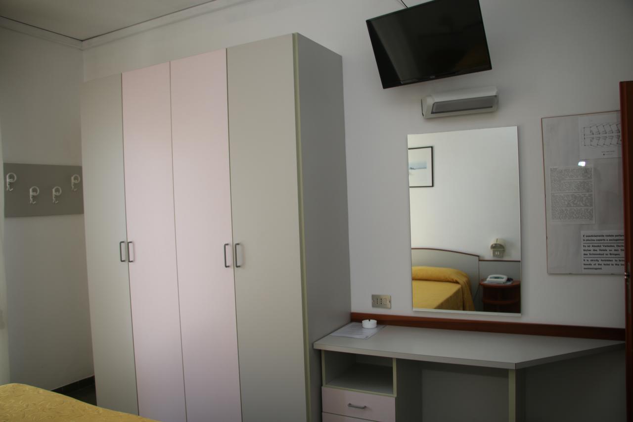 Hotel Boston Alba Adriatica Exterior photo