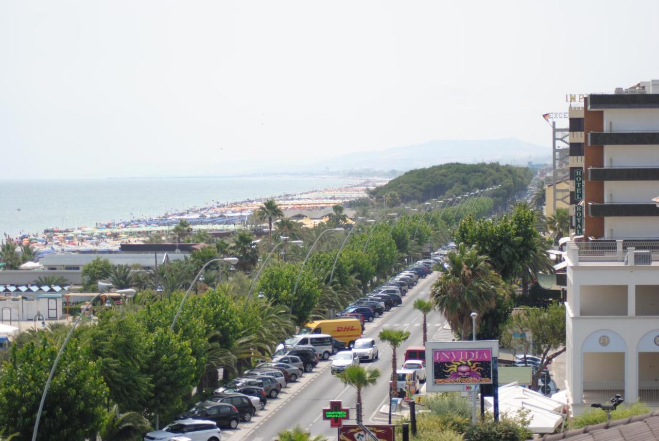 Hotel Boston Alba Adriatica Exterior photo